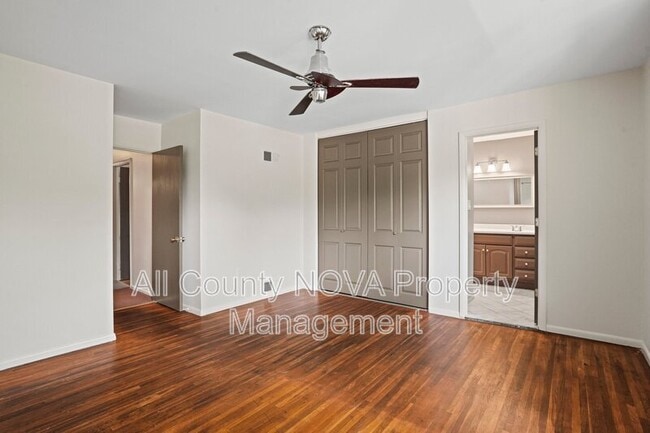 Building Photo - 6428 Earlham Dr