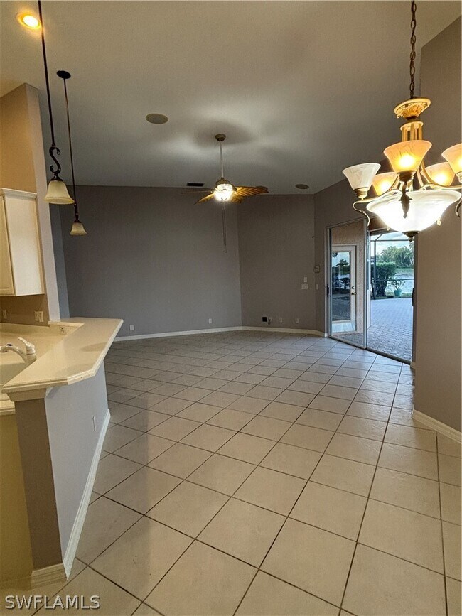 Building Photo - 2210 Grove Dr