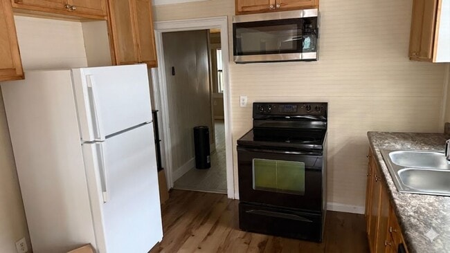 Building Photo - 2408 Gordon St