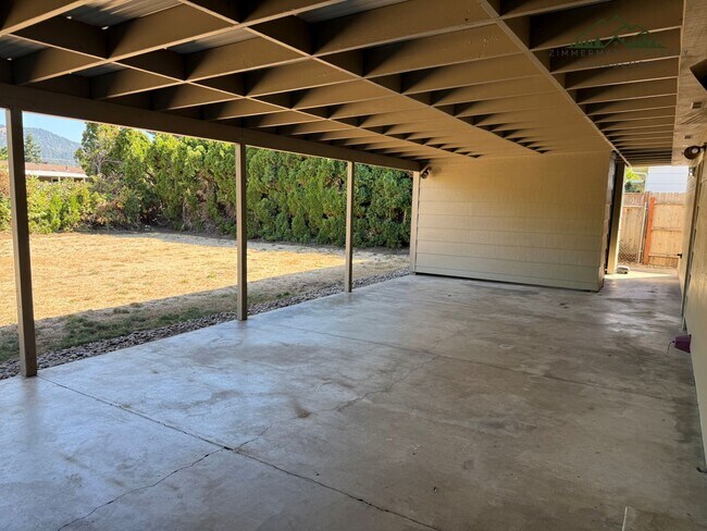 Building Photo - Beautiful Home in Hayden Bridge