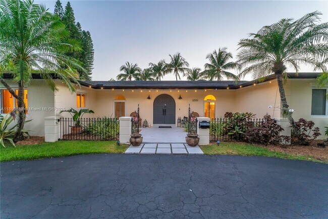 Building Photo - 12600 SW 70th Ave