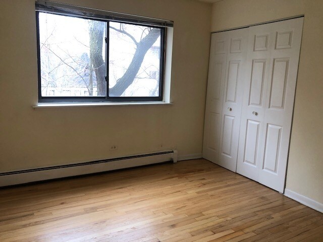 Building Photo - 431 W Barry Ave