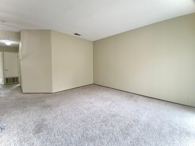 Building Photo - CUTE, COMFY & CONVENIENT CONDO IN UNION CITY