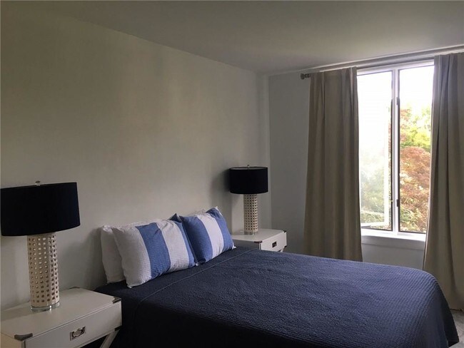 Building Photo - 158 Narragansett Ave