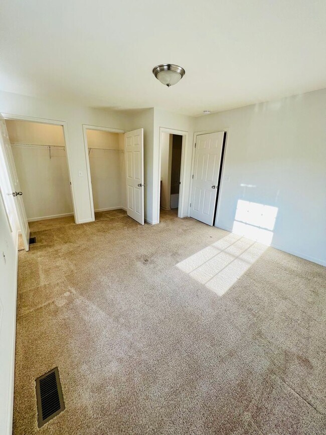 Building Photo - 2 Master Suite Townhome for Rent