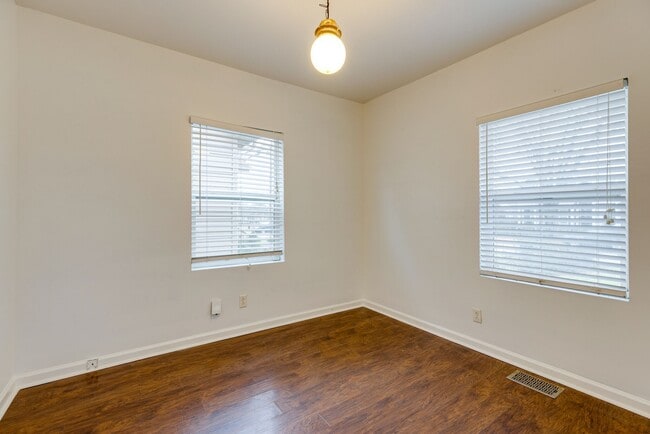 Building Photo - 712 45th Ave N