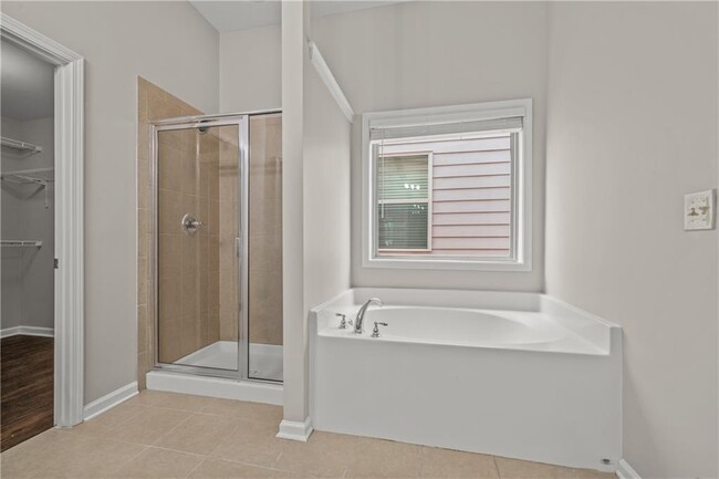 Building Photo - 4940 Breezewood Cir