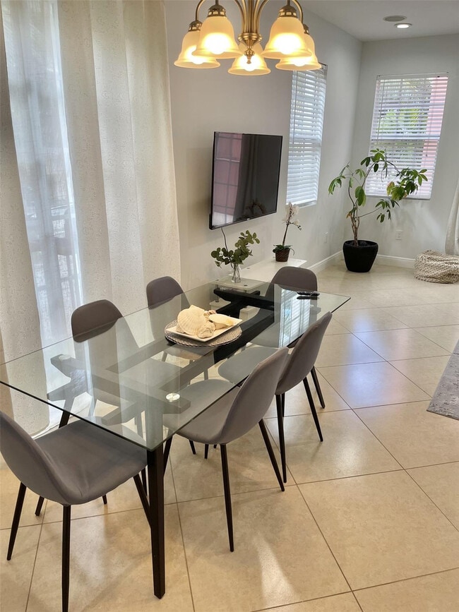 Building Photo - 3213 NE 5th St