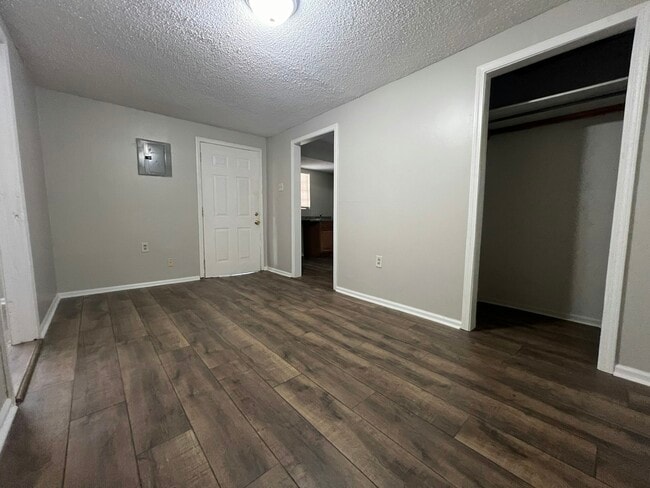 Building Photo - 1450 Gold Ave