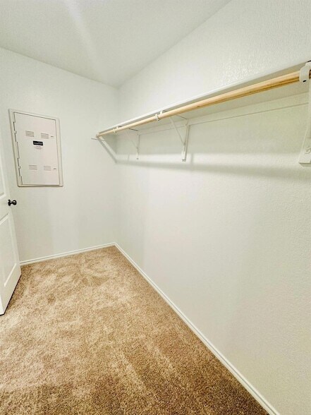 Building Photo - 100 Louisa Ln