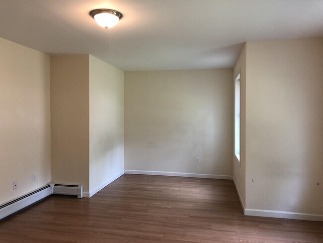 Building Photo - 201 Middle St