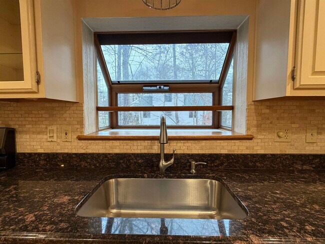 Building Photo - 17 Bayberry Dr