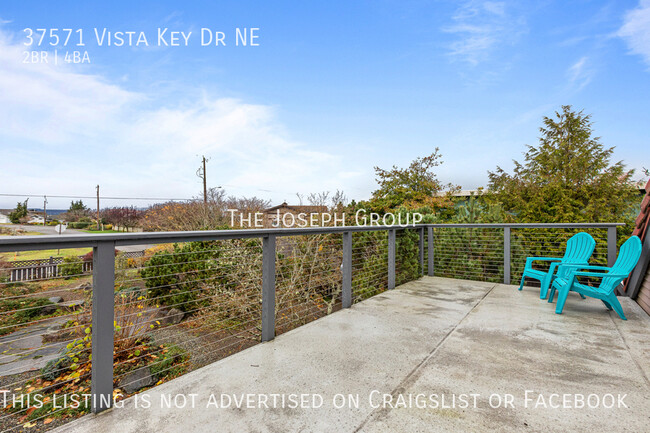 Building Photo - Sun-filled 2 bed on Hansville waterfront