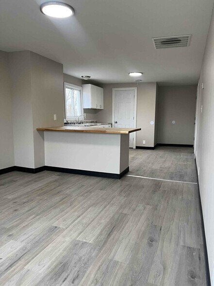 Primary Photo - 159 Mineral Springs Rd