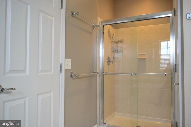 Building Photo - 2251 Oberlin Dr