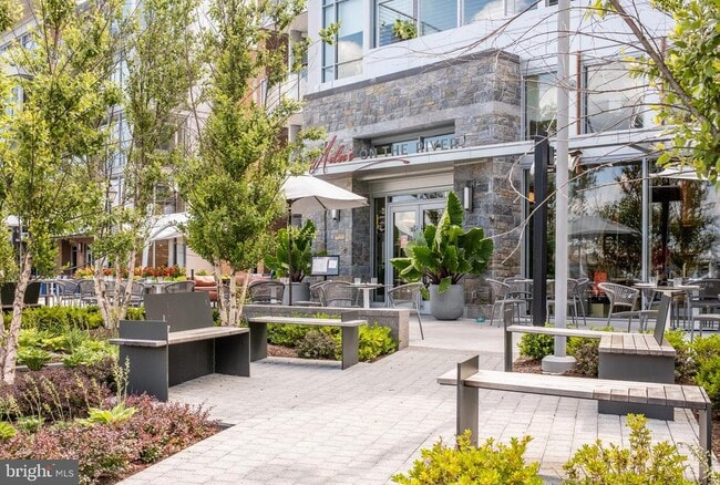 Building Photo - 700 Kahn Pl