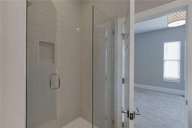 Building Photo - 456 Parkway Dr NE