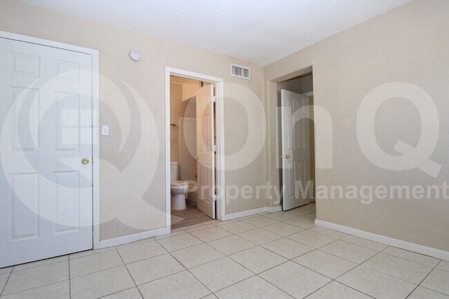 Building Photo - 3206 W Cypress St