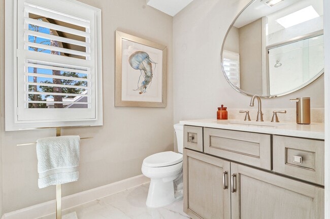 Building Photo - Spectacular Sea Pines Home - Marsh/Water Views!