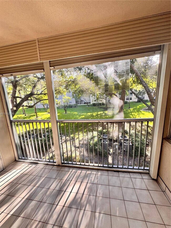 Building Photo - 1251 SW 125th Ave