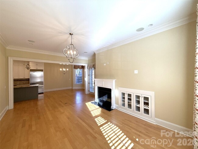 Building Photo - 1109 S Kings Dr