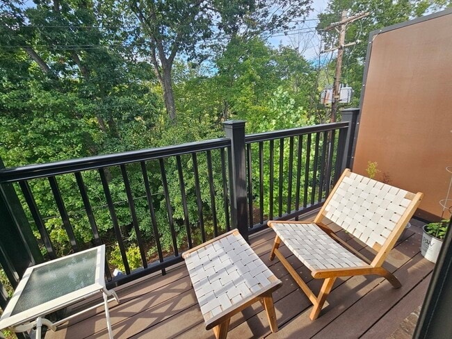 Building Photo - 2 Karena Dr