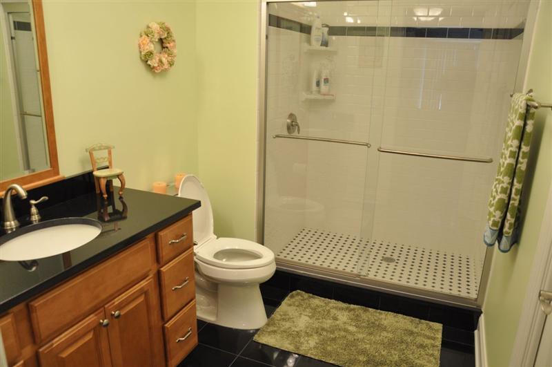 Master bathroom - 235 N Whittaker St