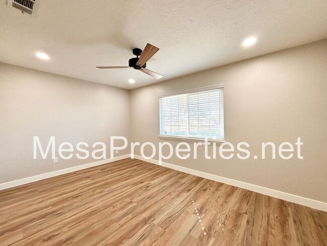 Building Photo - 7095 Lyons Ave