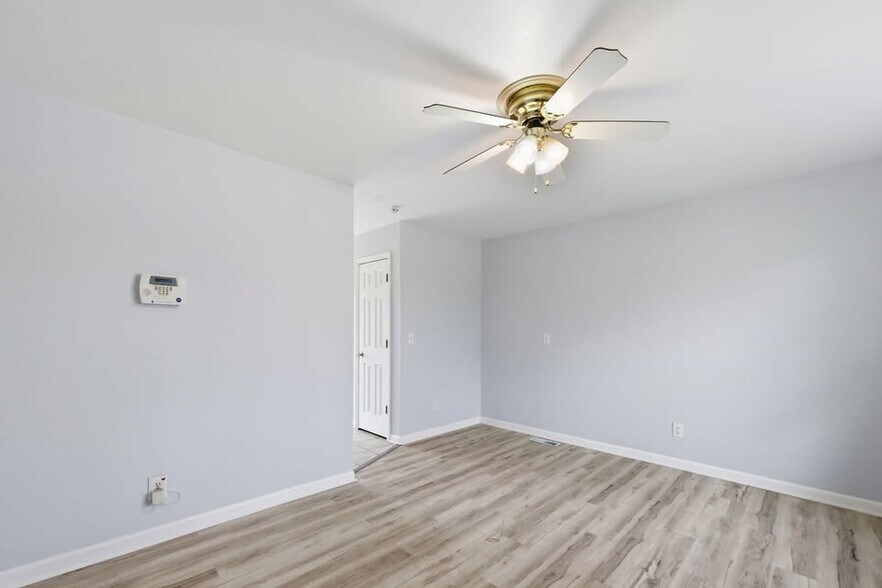 Building Photo - 850 St Bartholomew Dr