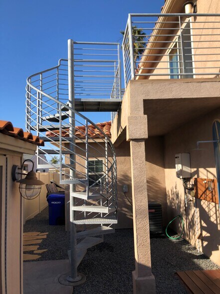 Building Photo - 381 Elkwood Ave