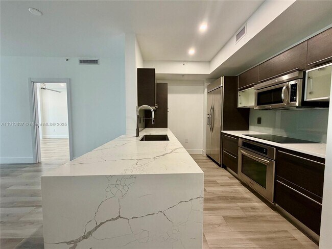 Building Photo - 550 Okeechobee Blvd