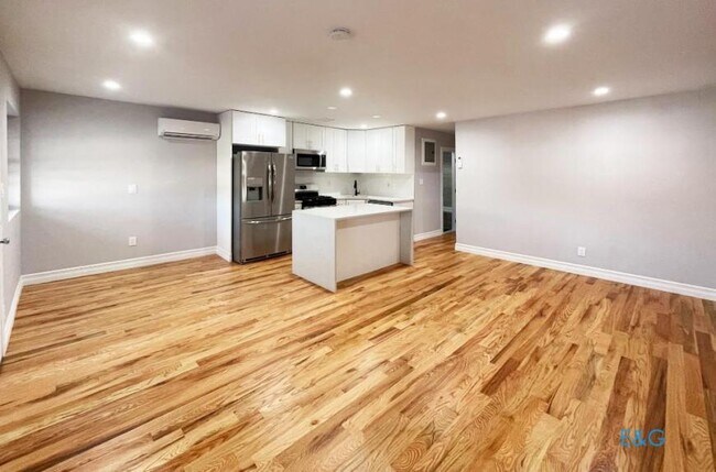 Building Photo - 3 bedroom in BROOKLYN NY 11234