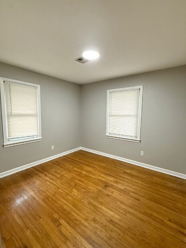 Building Photo - Charming 4-Bedroom Home with Spacious Layo...
