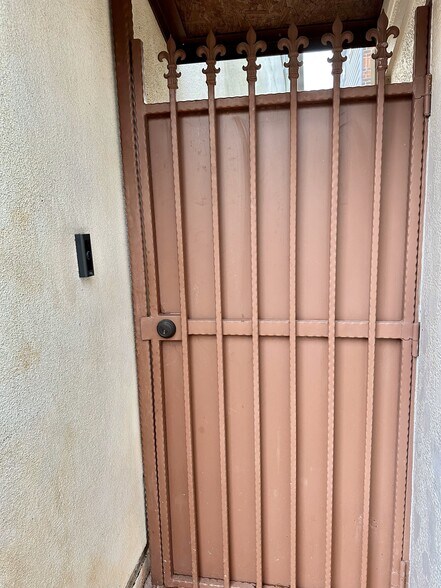 Steel privacy/security gate leads to front entrance - 6121 Hamman St