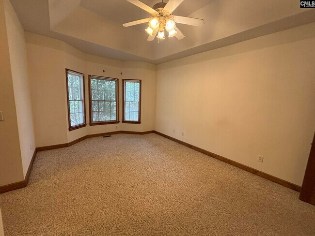 Building Photo - 527 Superior Cir