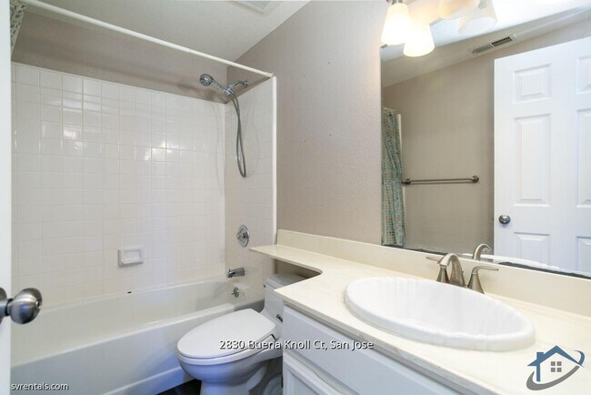 Building Photo - 2830 Buena Knoll Ct