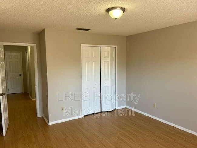 Building Photo - 4562 Lighthouse Cir