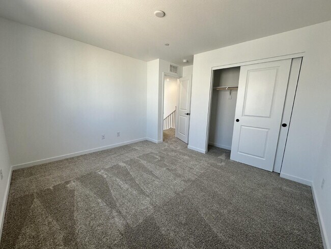 Building Photo - 878 Benning St