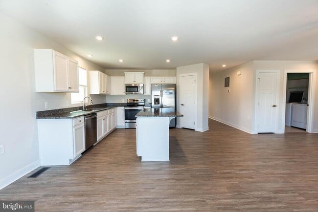 Building Photo - 210 Eternal Way