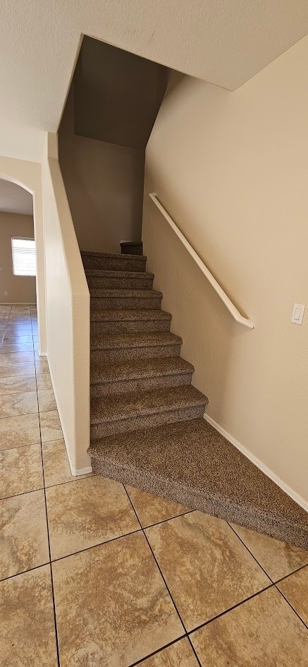 Building Photo - Fantastic 5BEDROOM+LOFT / 3 BATH home For ...