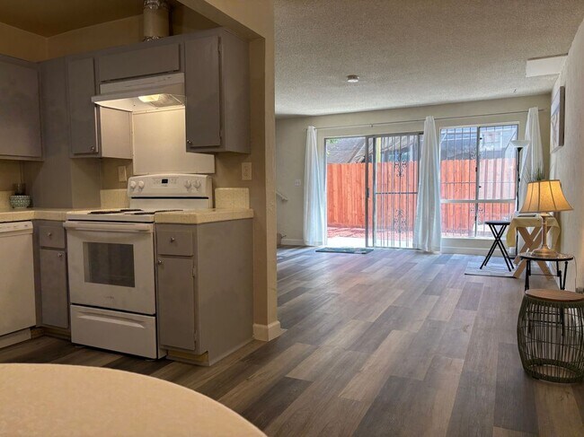 Building Photo - 2706 Voorhees Ave