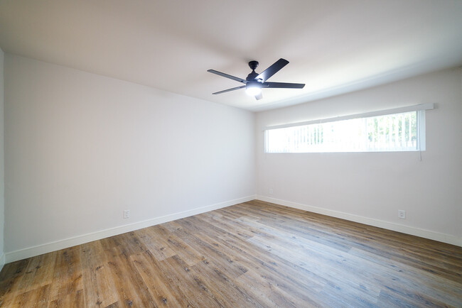 Building Photo - Shiny and NEW! Newly Reno'd 940 Sqft 2 Bed...