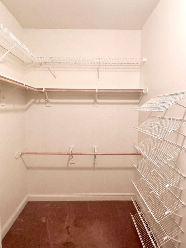 Building Photo - Stunning5 Bedroom North Fresno Granville