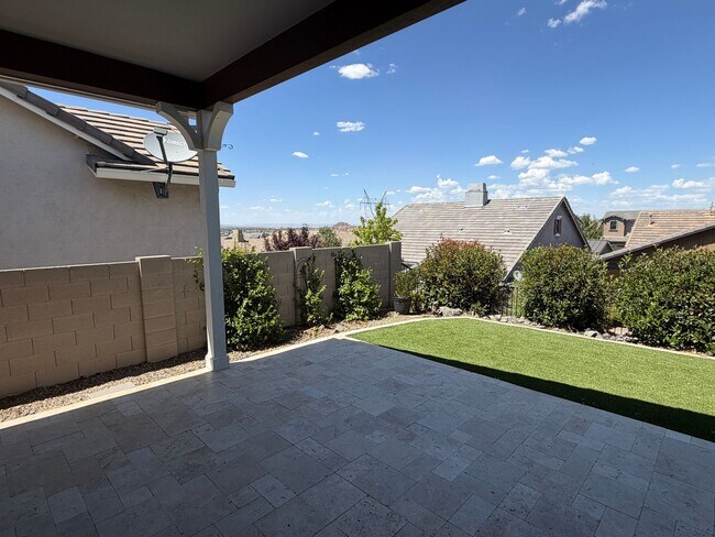 Building Photo - Gated Astoria Home