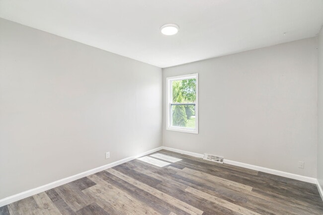 Building Photo - 5700 Ridgefield Rd
