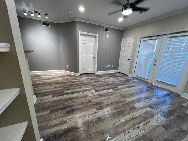 Building Photo - 202 E South St