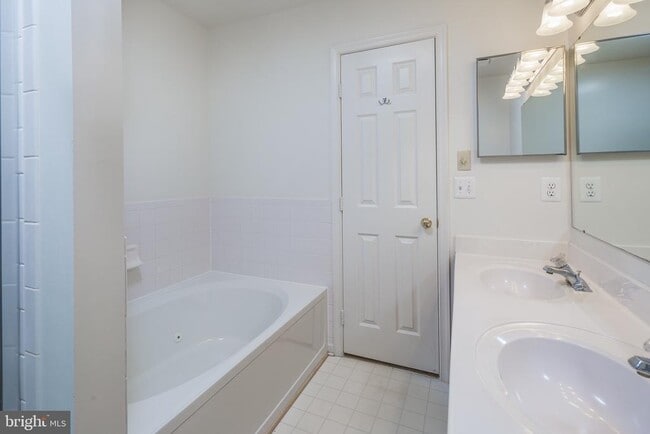 Building Photo - 6892 Kerrywood Cir