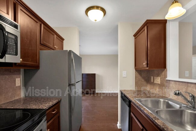 Building Photo - 2644 Middle Br Bnd