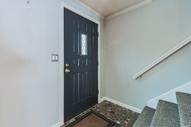 Building Photo - 835 Mt Hope St