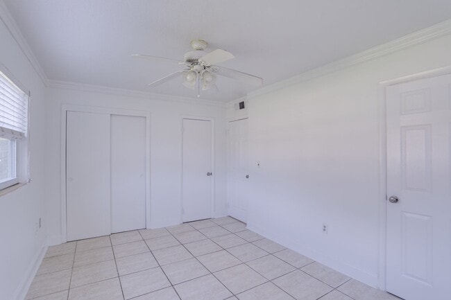 Building Photo - 121 S Triplet Lake Dr